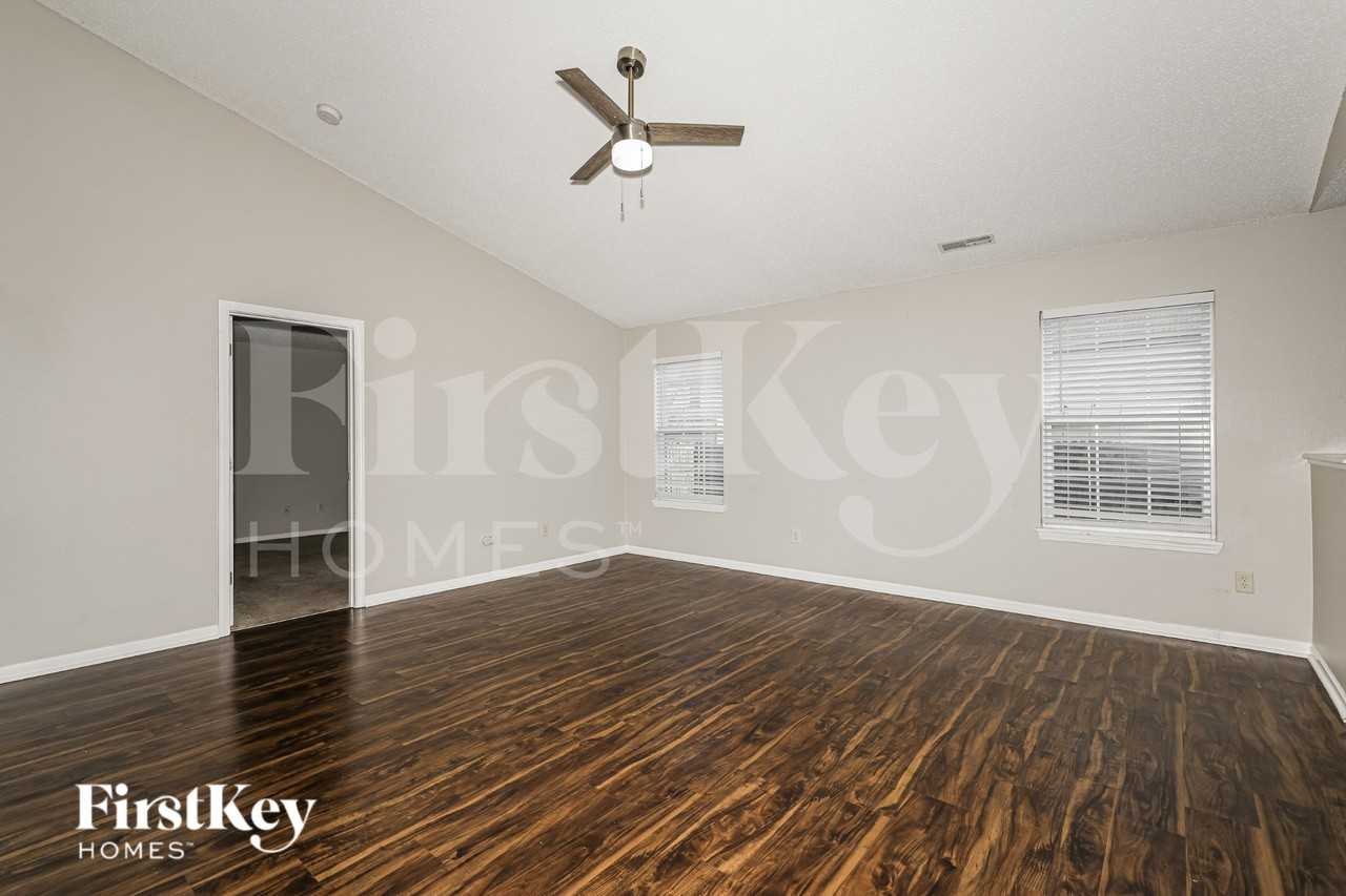 9762 Trail Dr - Photo 2 of 19