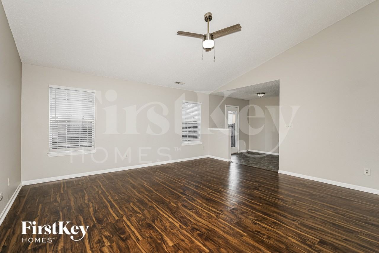 9762 Trail Dr - Photo 3 of 19