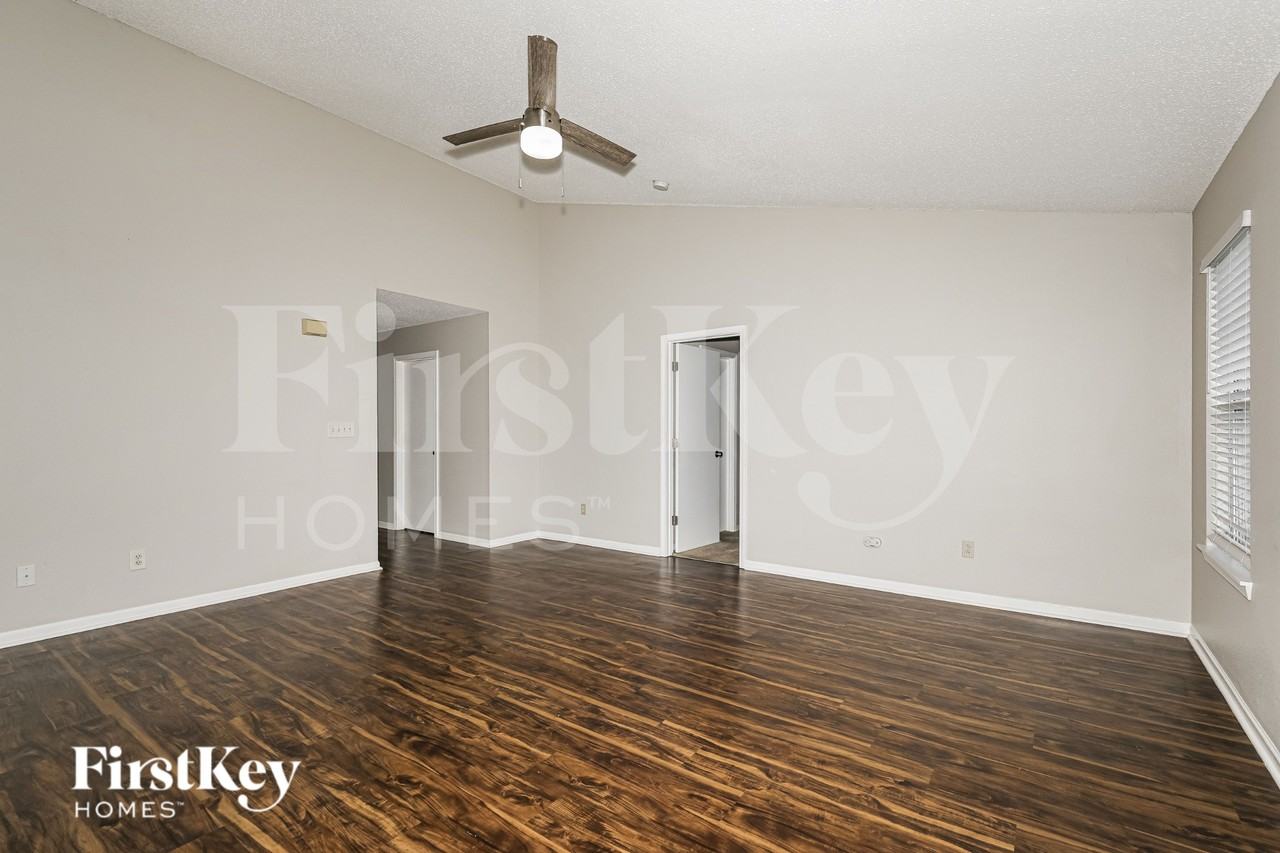 9762 Trail Dr - Photo 5 of 19