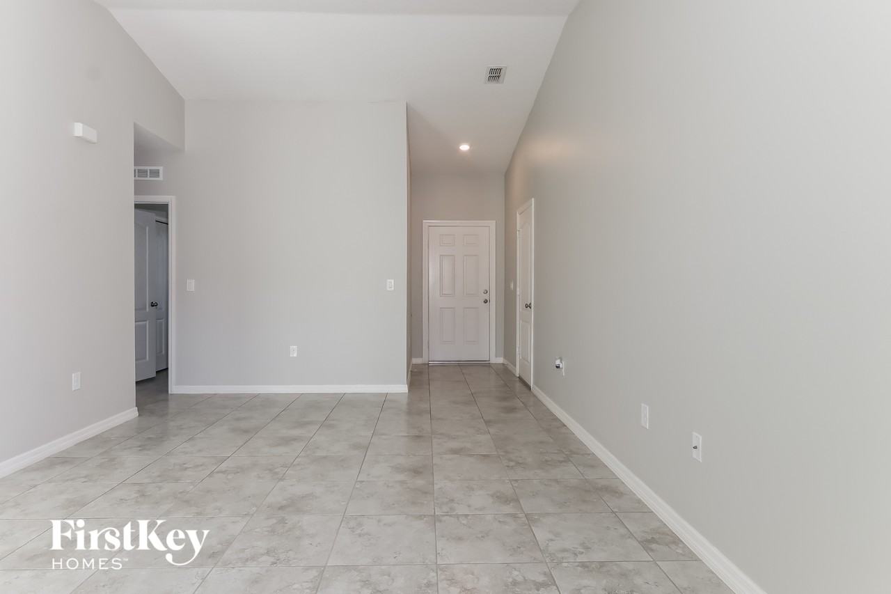 1810 Sw Effland Ave - Photo 5 of 15