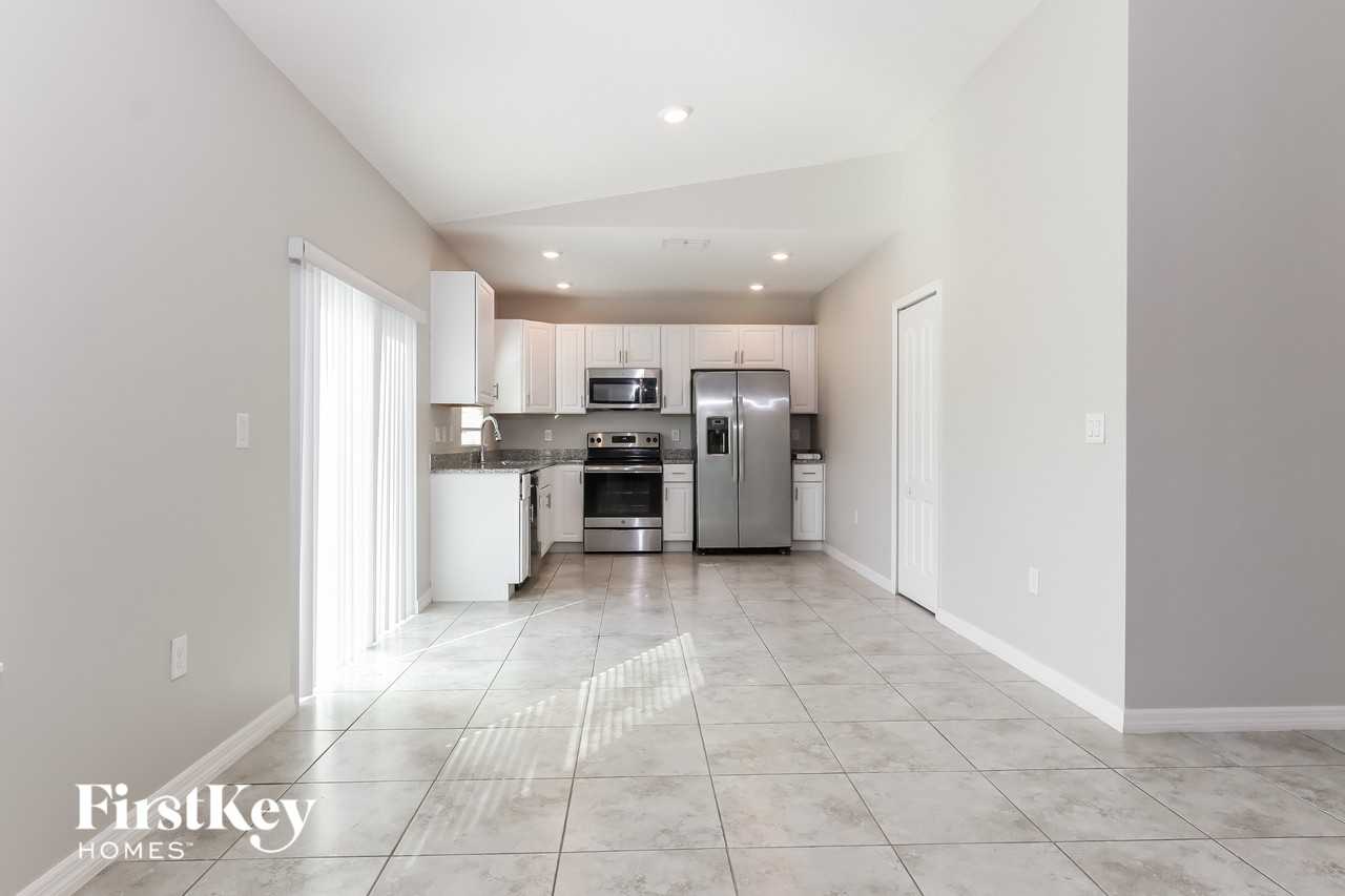 1810 Sw Effland Ave - Photo 6 of 15