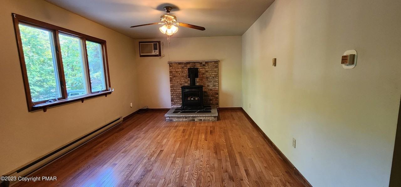725 Rosewood Rd E - Photo 2 of 22