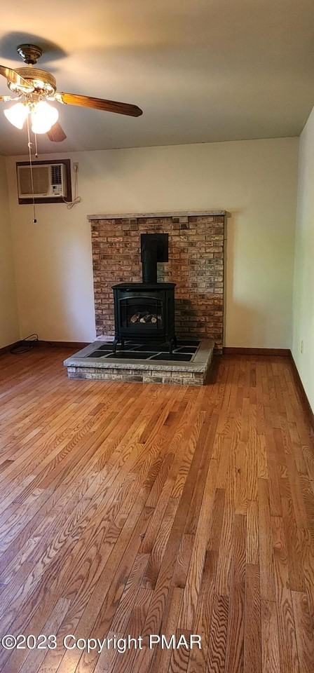 725 Rosewood Rd E - Photo 4 of 22