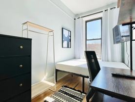 Private Bedroom in 4 Bedroom/1 Bathroom Home - Photo 1 of 1