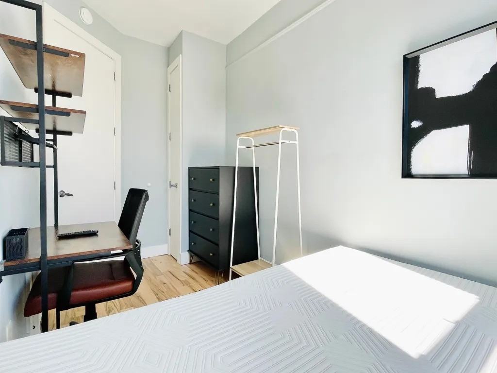 Private Bedroom in 4 Bedroom/1 Bathroom Home - Photo 2 of 9