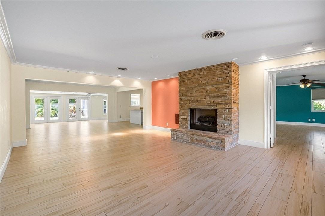 500 Gardenia Ln - Photo 4 of 36