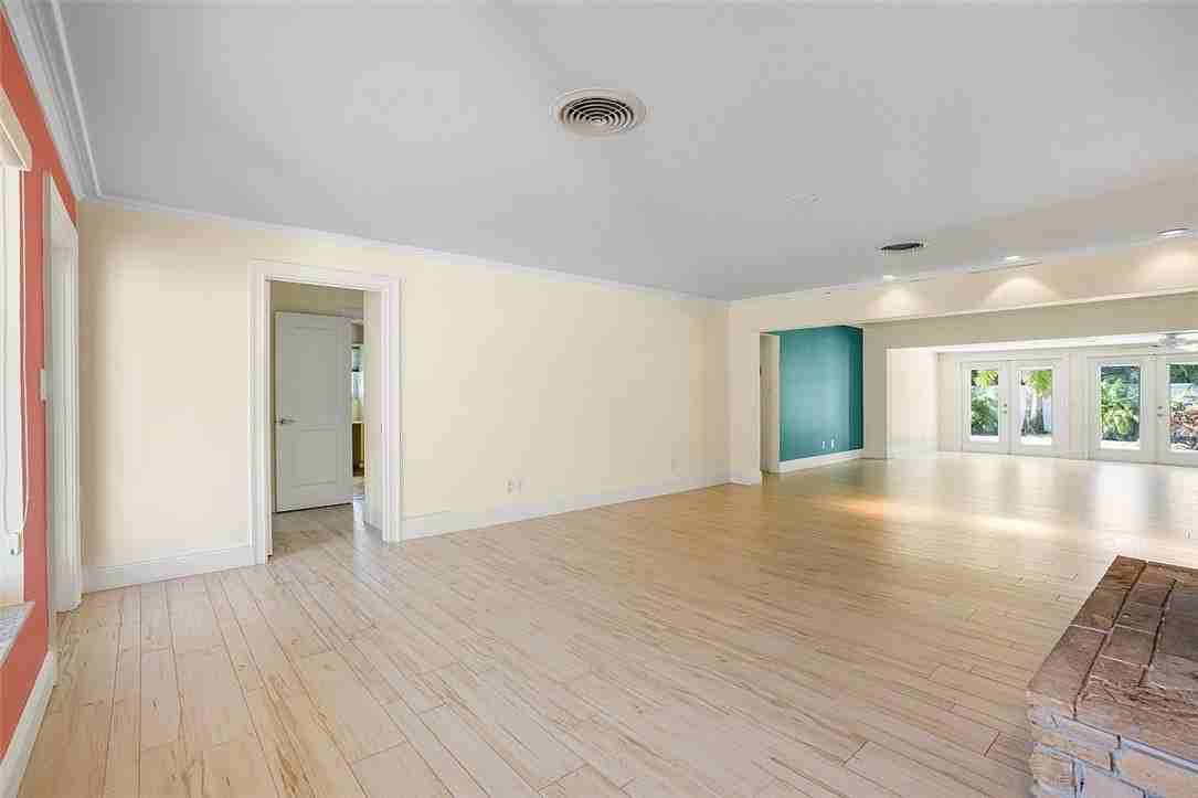 500 Gardenia Ln - Photo 5 of 36