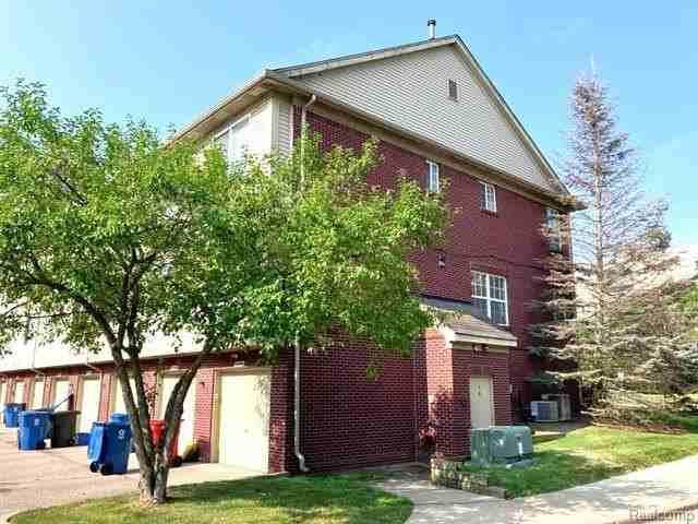 23338 Poplar Dr - Photo 3 of 18