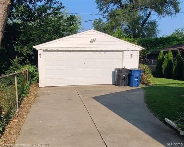 7297 Floral St - Photo 2 of 17