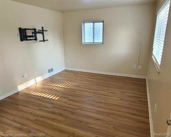 7297 Floral St - Photo 5 of 17