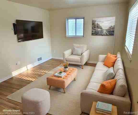 7297 Floral St - Photo 6 of 17