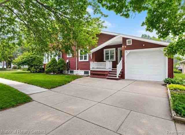 229 Linden St - Photo 4 of 27