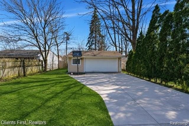 24047 Stanford St - Photo 3 of 15