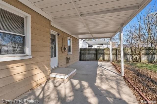 24047 Stanford St - Photo 4 of 15