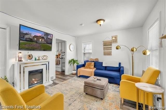24047 Stanford St - Photo 5 of 15
