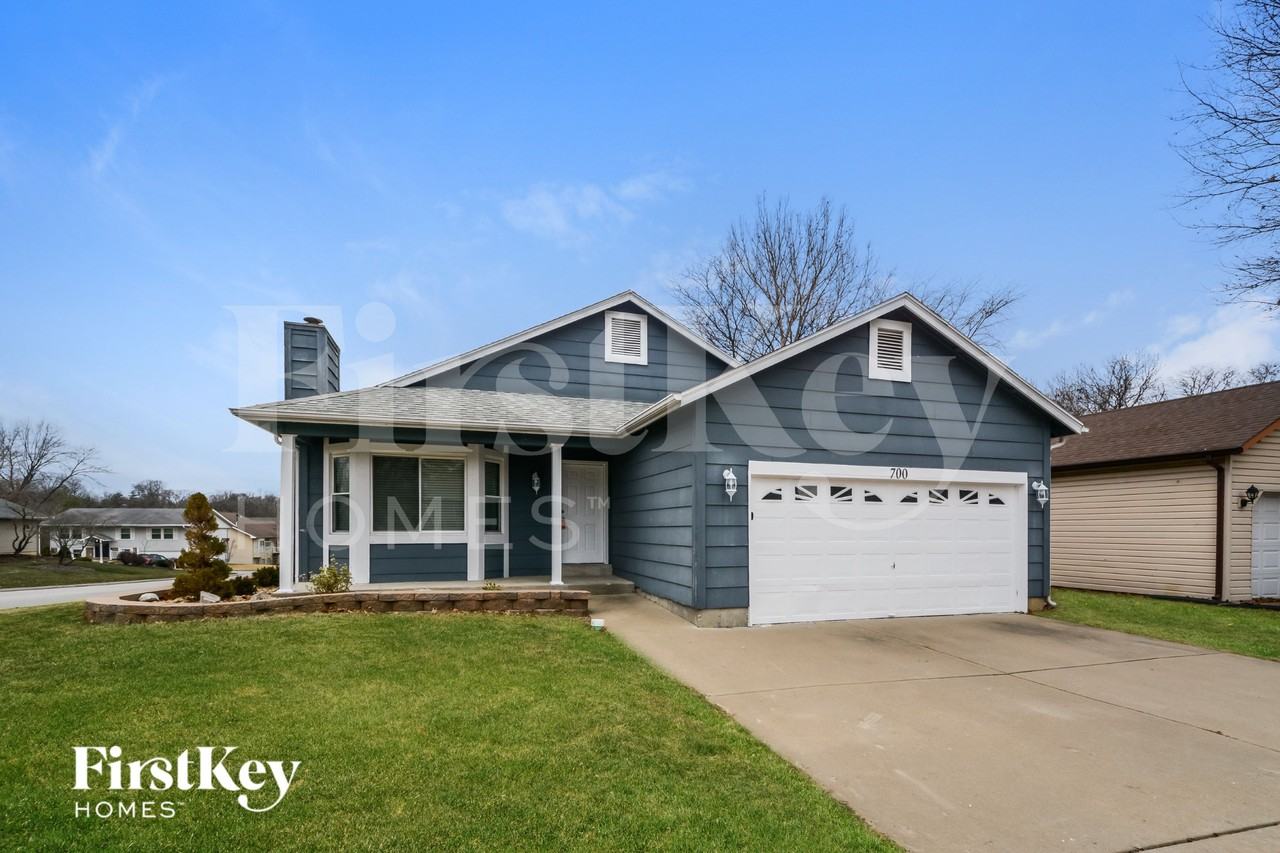 700 Fernwood Ter - Photo 2 of 18