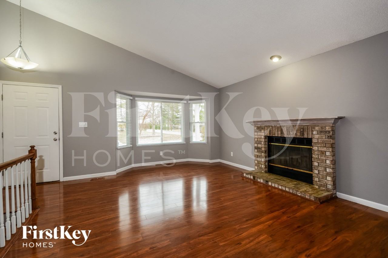 700 Fernwood Ter - Photo 3 of 18