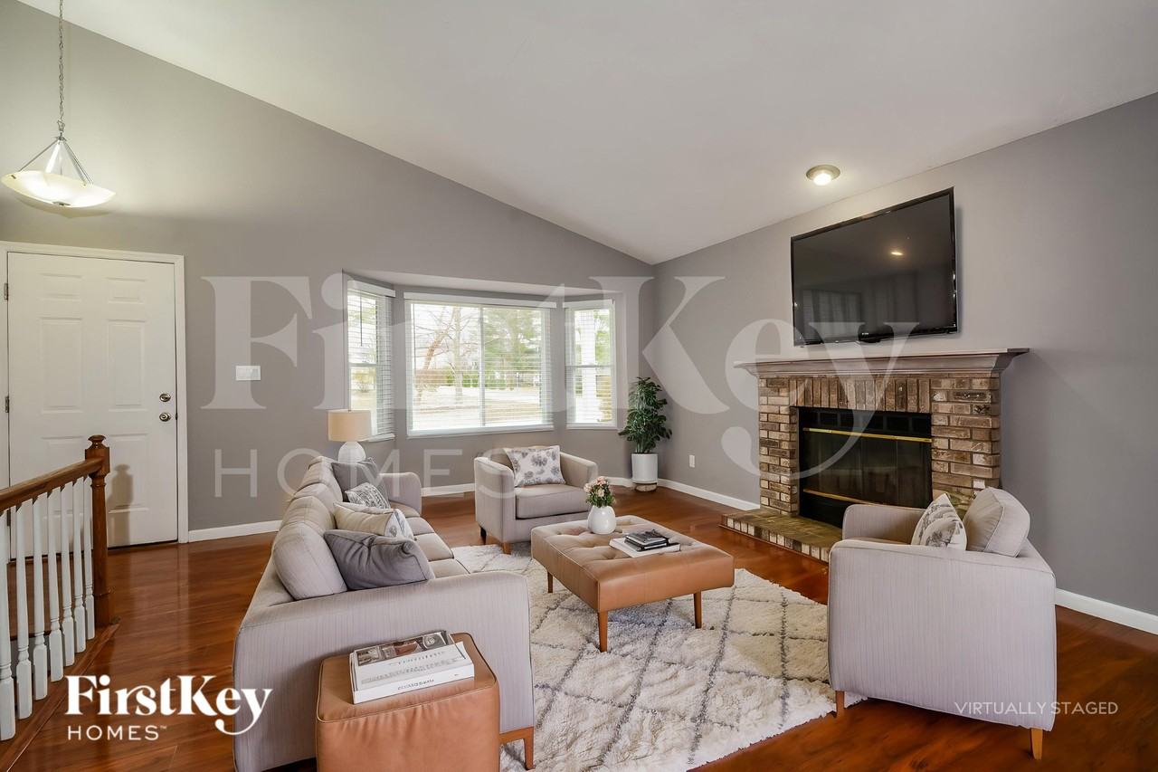 700 Fernwood Ter - Photo 4 of 18