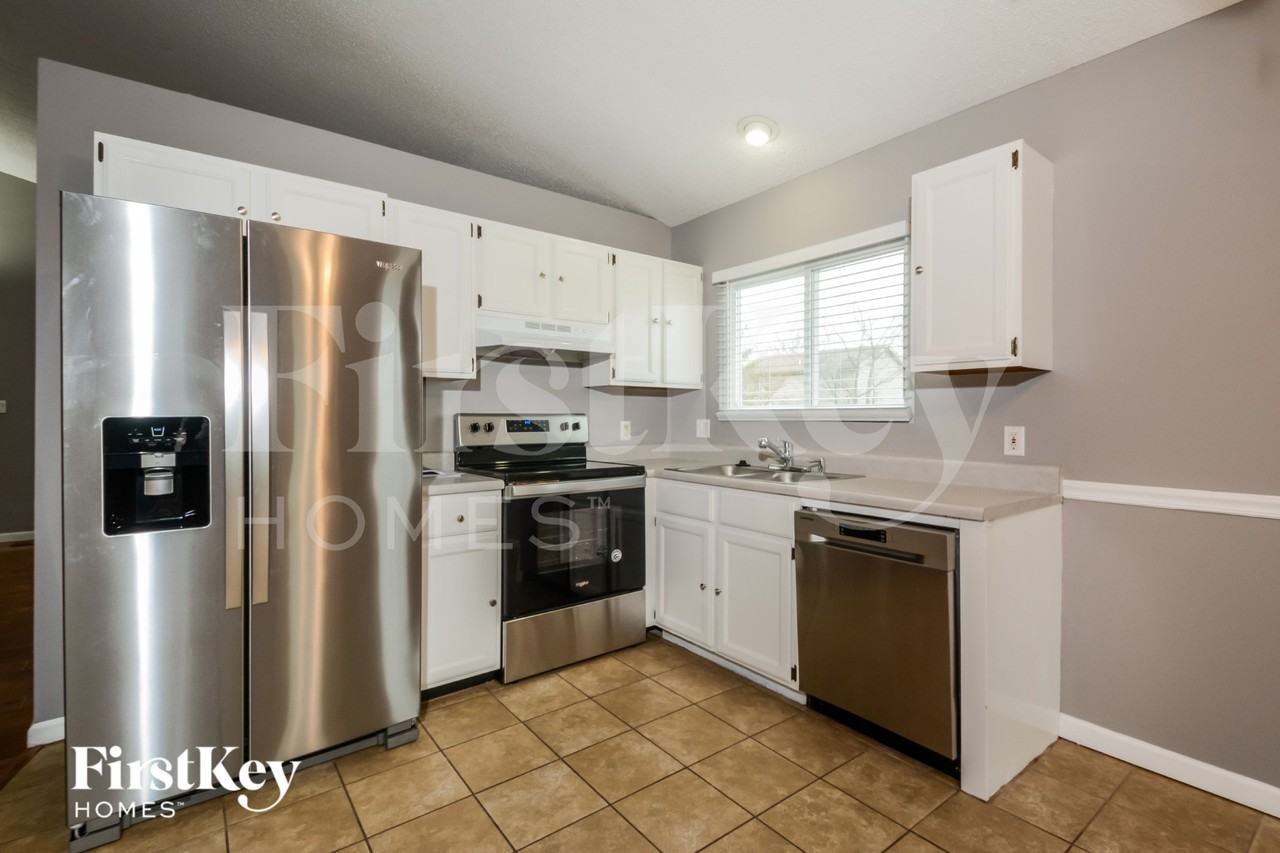 700 Fernwood Ter - Photo 6 of 18