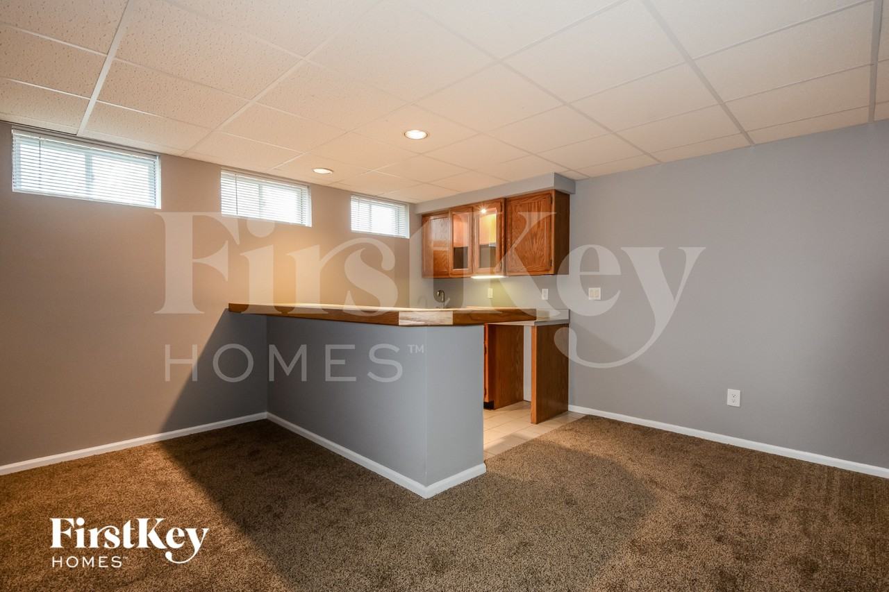 700 Fernwood Ter - Photo 7 of 18