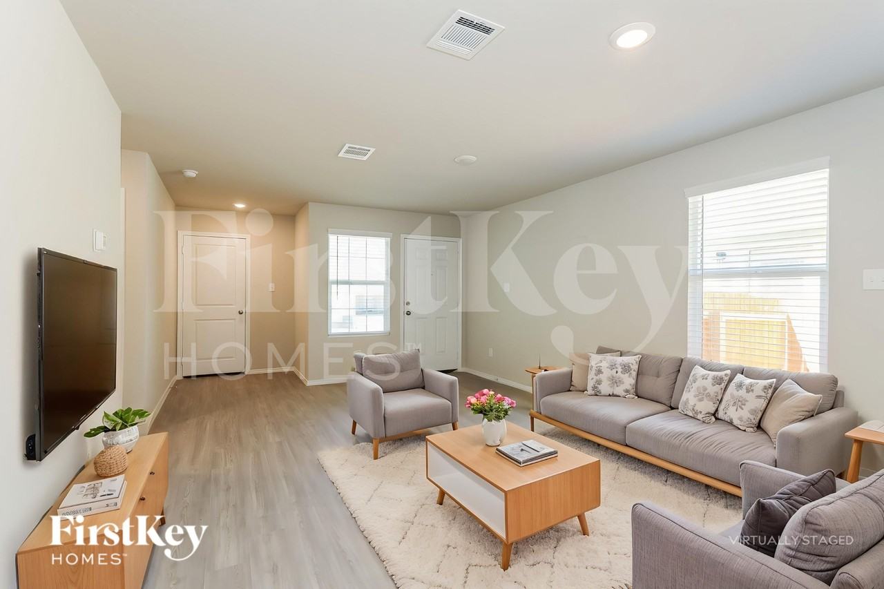 10719 Prusiner Dr - Photo 4 of 19