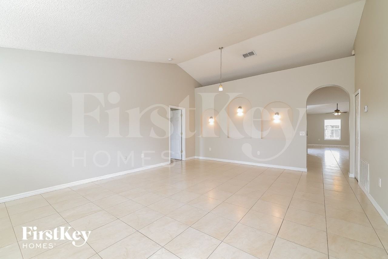 11 Coventry Ct - Photo 3 of 19