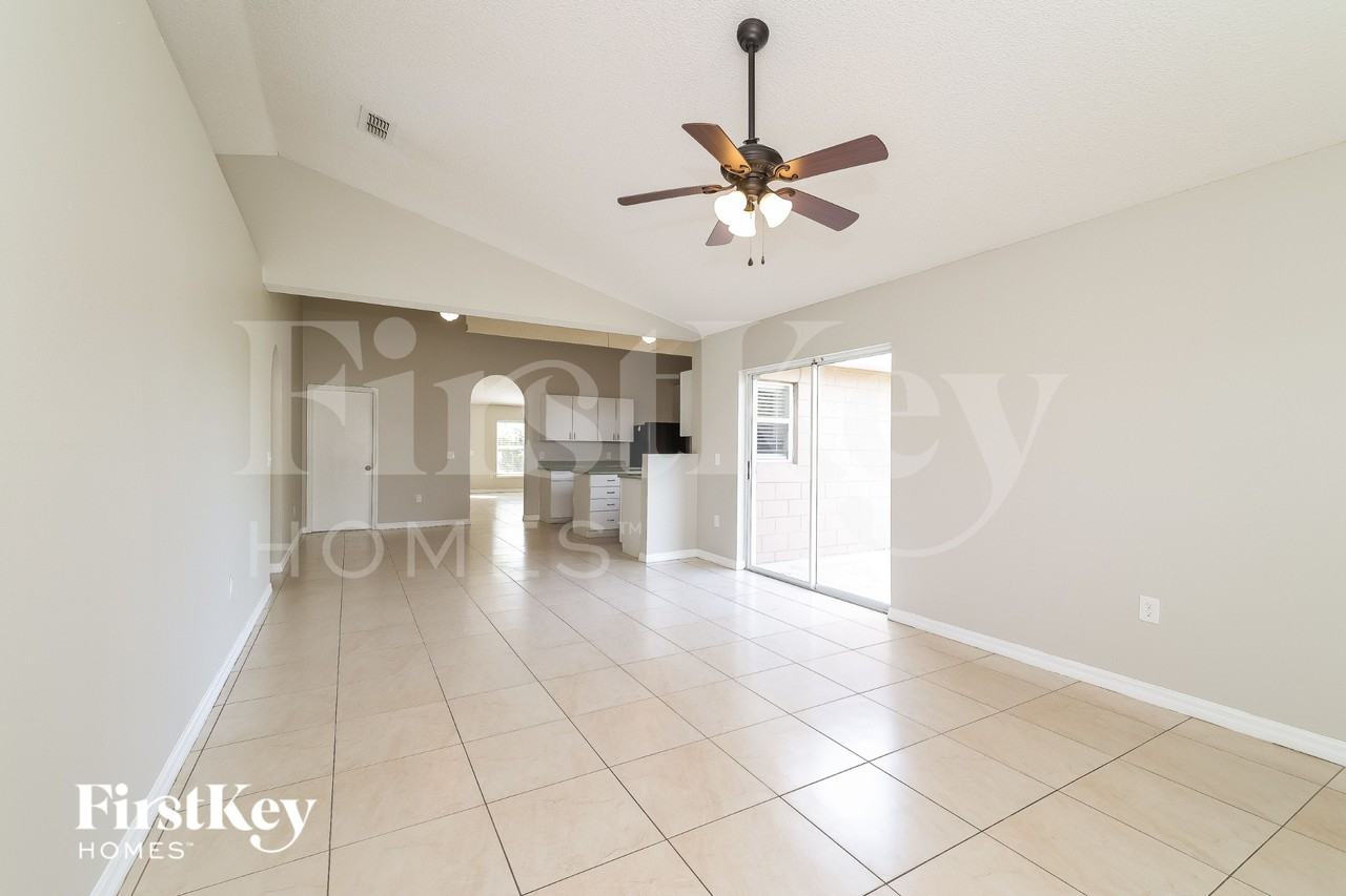 11 Coventry Ct - Photo 6 of 19