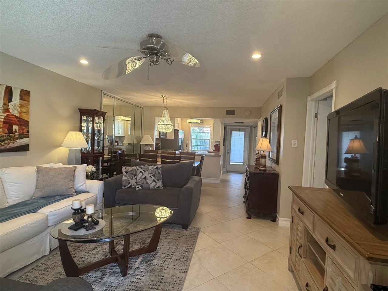 32 Abbey Ln #207 - Photo 3 of 18