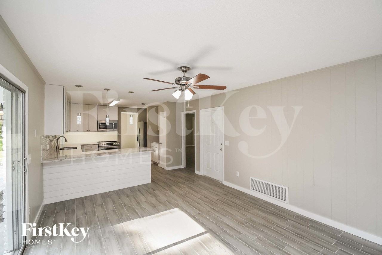 1010 Anna Ave - Photo 5 of 15