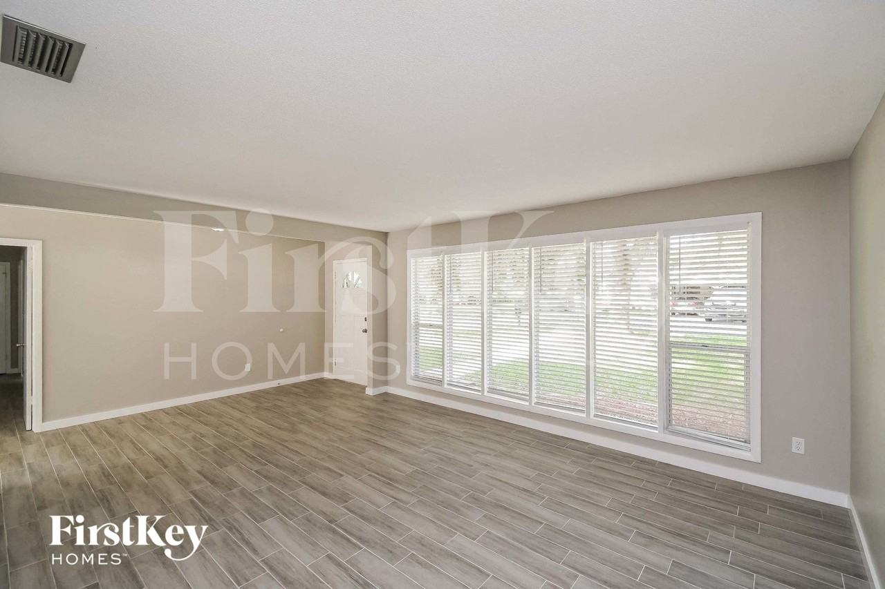 1010 Anna Ave - Photo 6 of 15