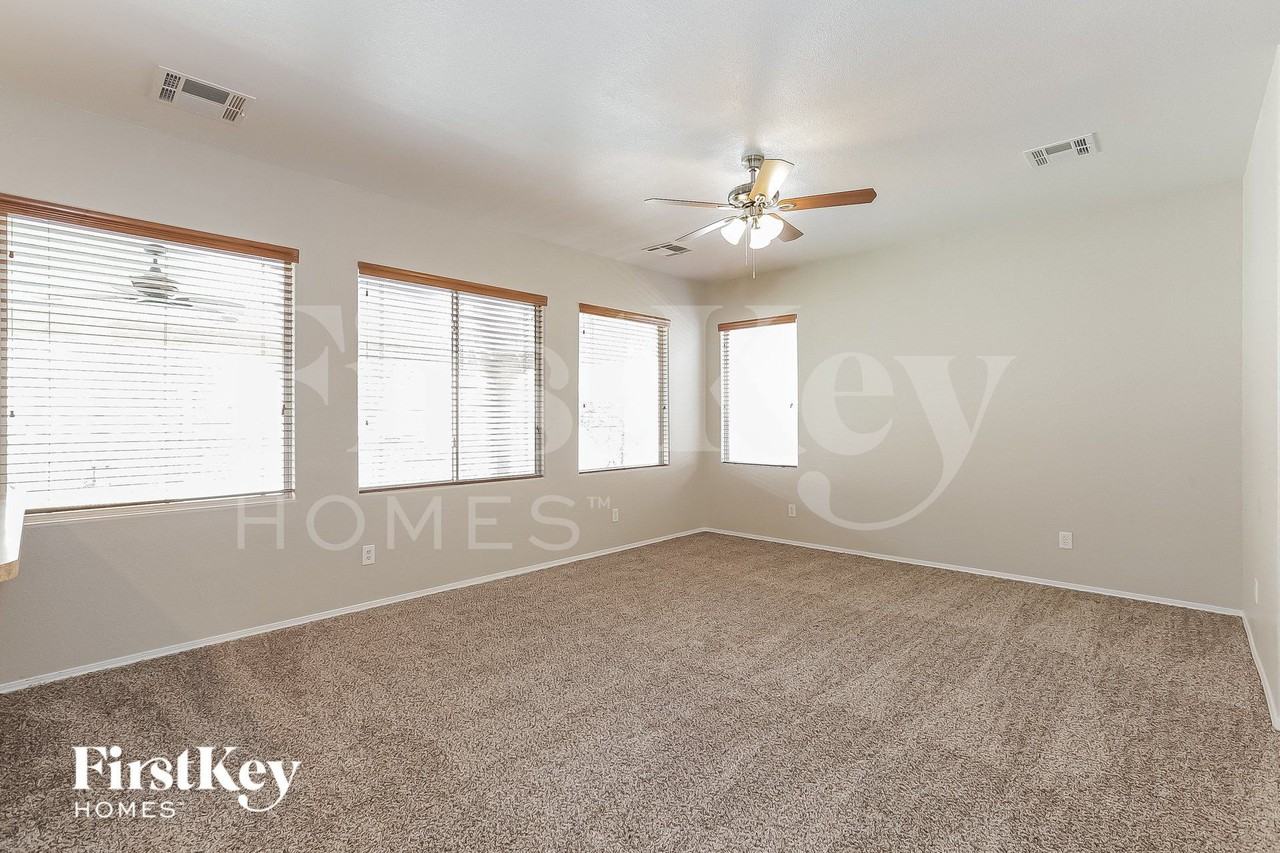 4340 Laguna Garden Ave - Photo 4 of 16