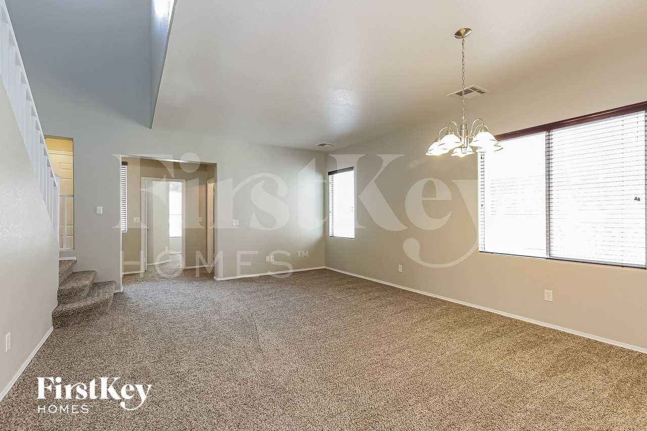 4340 Laguna Garden Ave - Photo 6 of 16