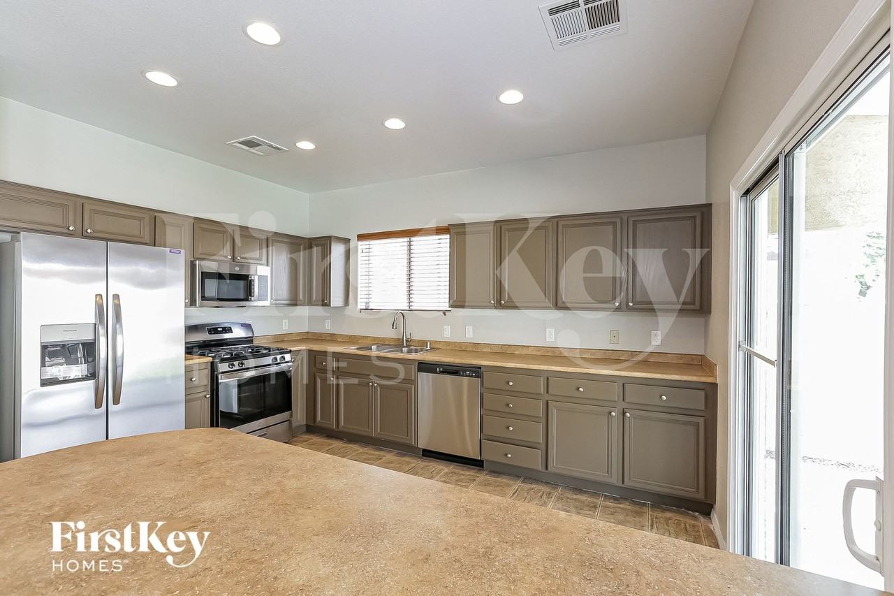 4340 Laguna Garden Ave - Photo 7 of 16