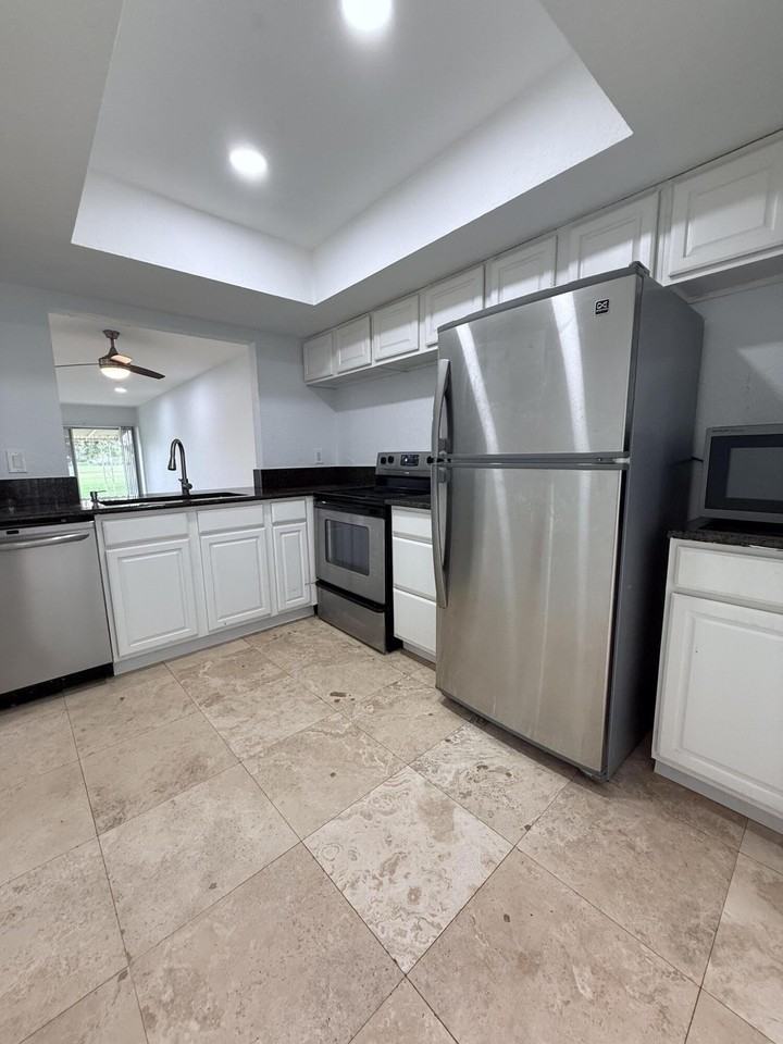 9640 Nw 65th St #D10 - Photo 2 of 24