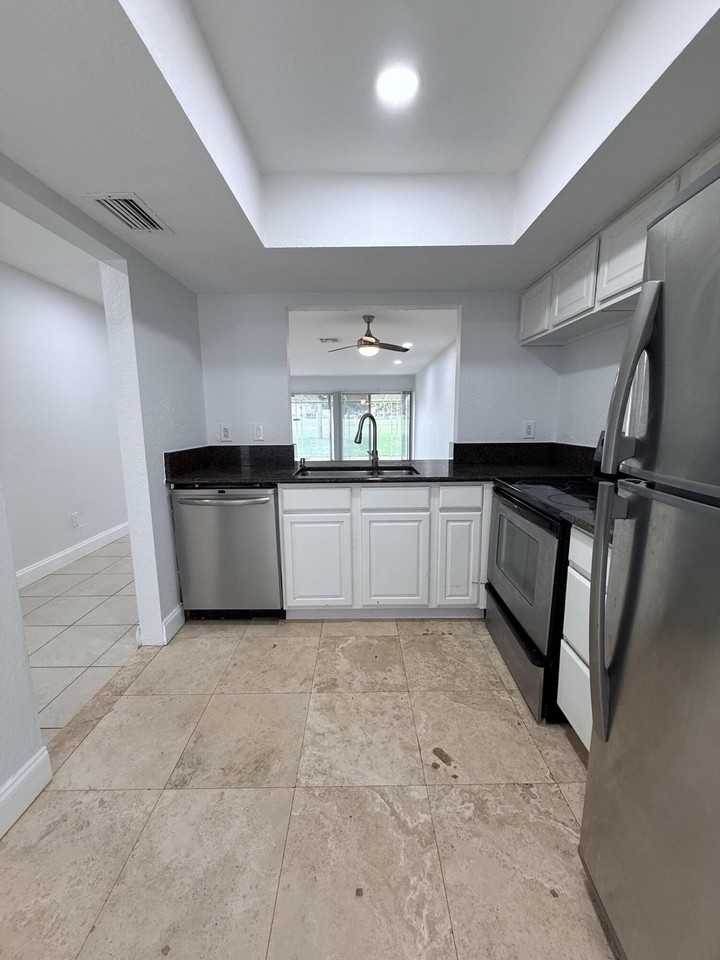 9640 Nw 65th St #D10 - Photo 3 of 24