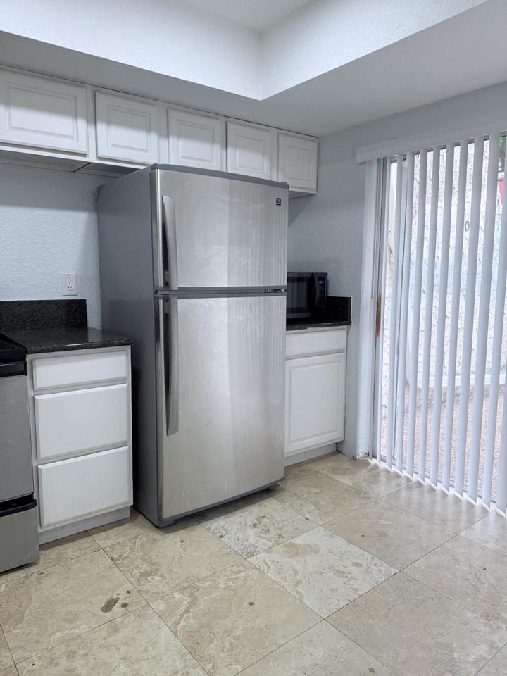 9640 Nw 65th St #D10 - Photo 4 of 24