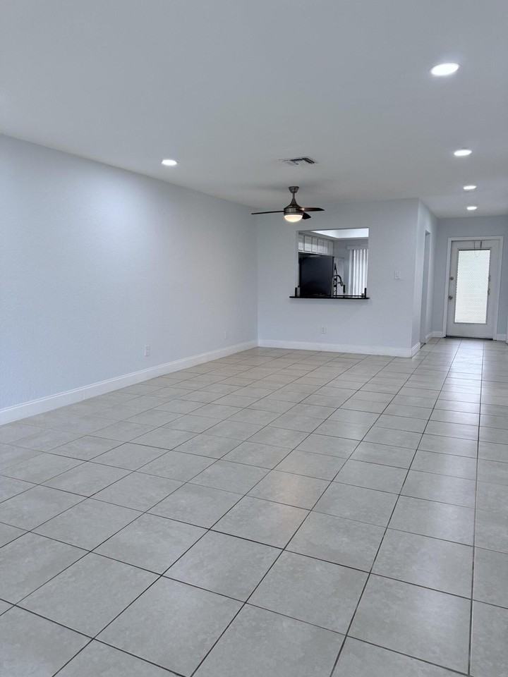 9640 Nw 65th St #D10 - Photo 5 of 24