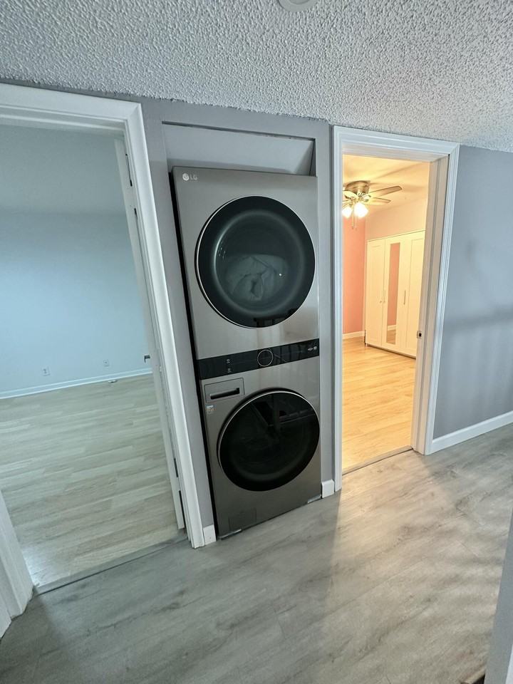 4823 Nw 9th Ave - Photo 5 of 6