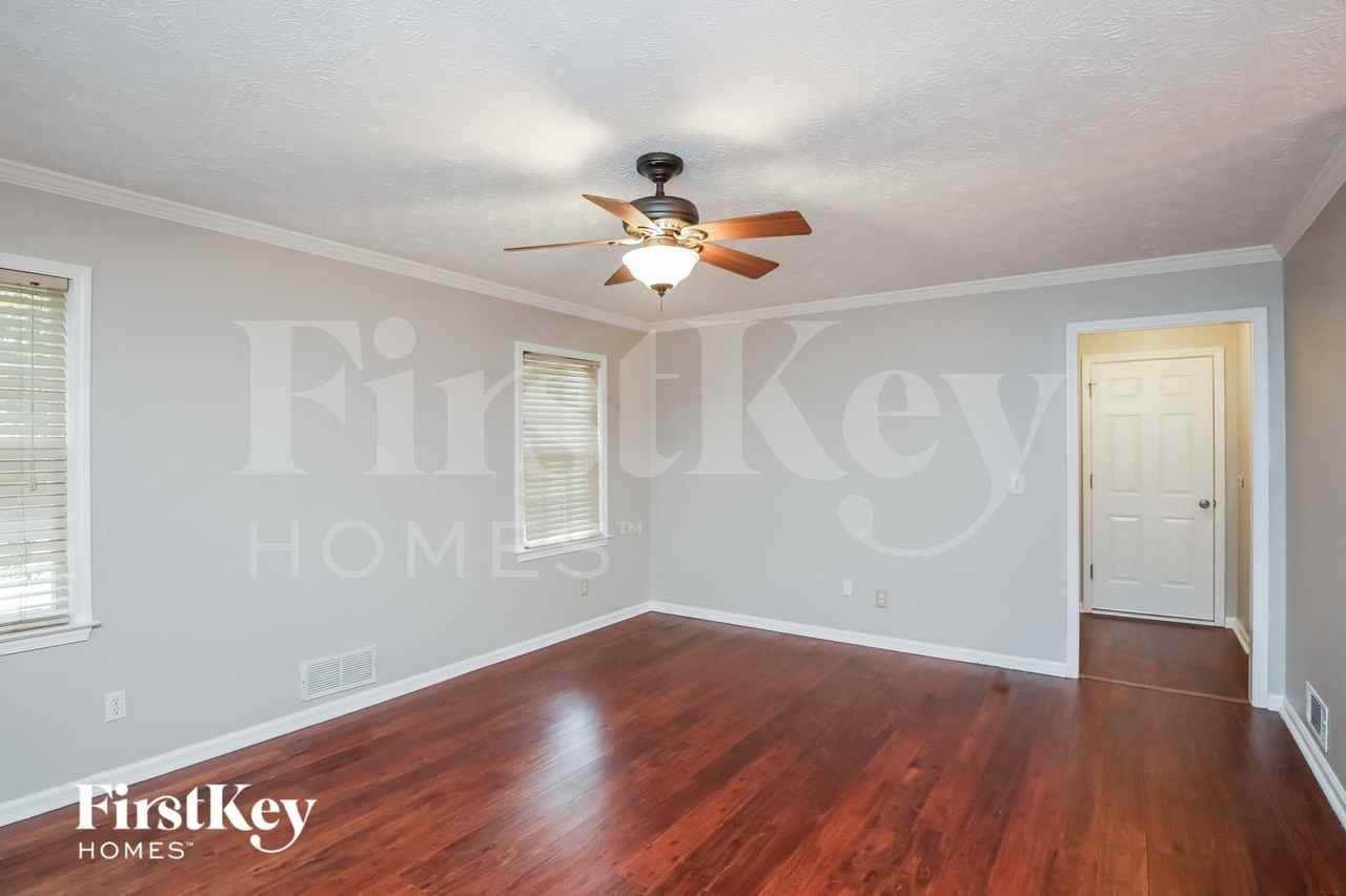 100 Timber Springs Way - Photo 4 of 15