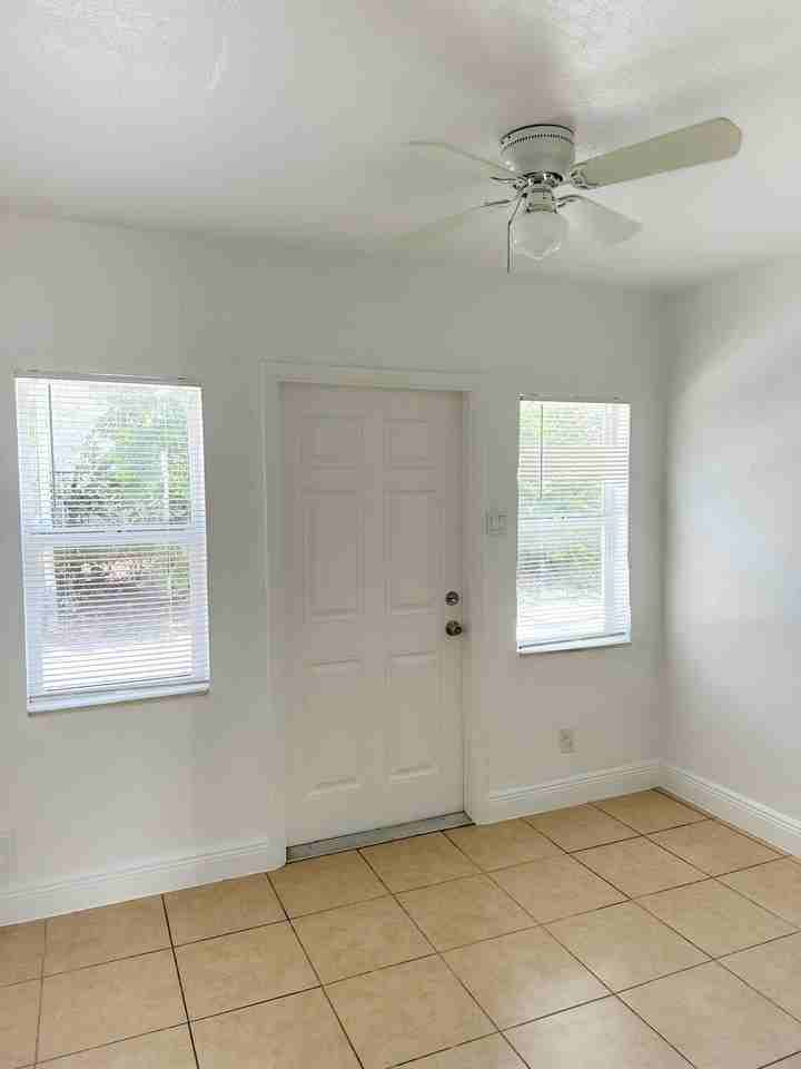 1960 Sw 41st Ave #6A - Photo 2 of 7