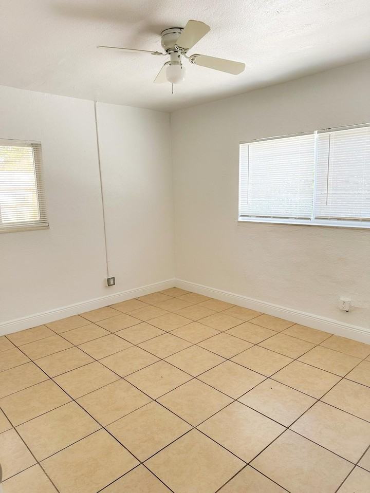 1960 Sw 41st Ave #6A - Photo 5 of 7