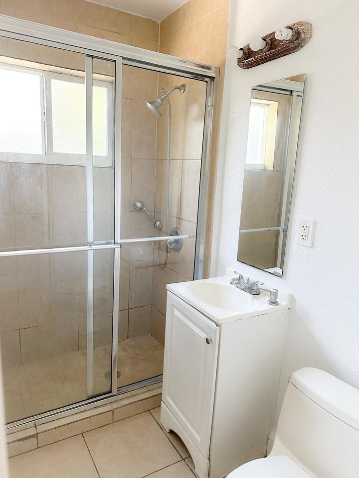 1960 Sw 41st Ave #6A - Photo 6 of 7