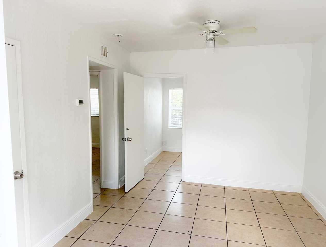 1960 Sw 41st Ave #6A - Photo 7 of 7