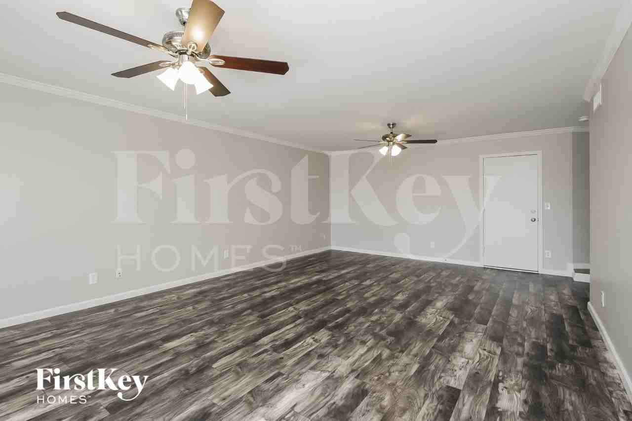 5359 E Elmwood St - Photo 2 of 18