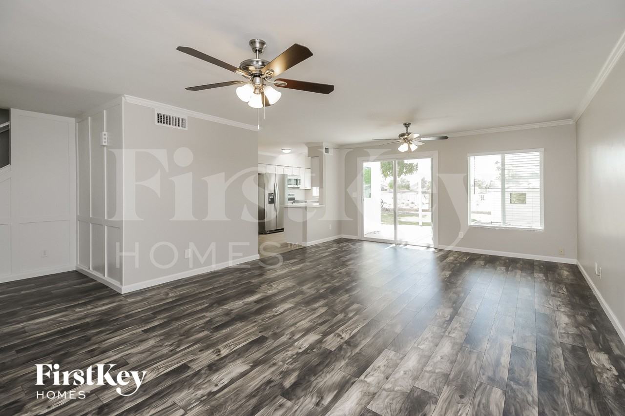 5359 E Elmwood St - Photo 5 of 18