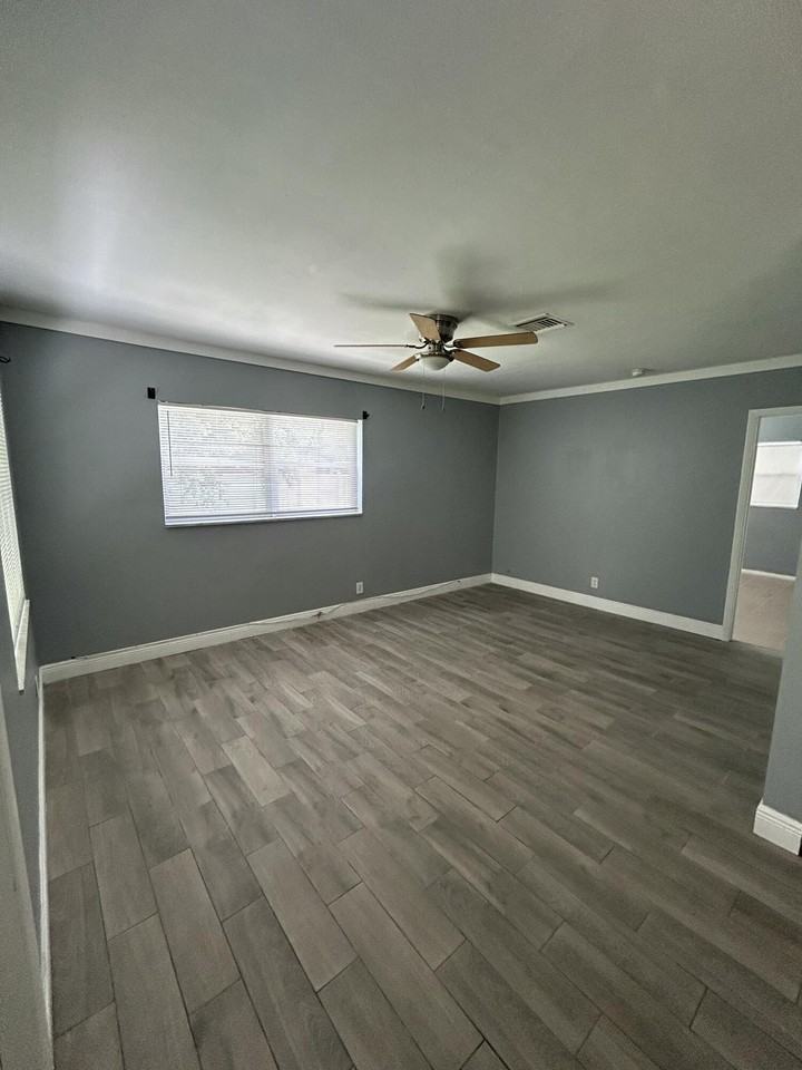 1435 Sw 24th Ct #B - Photo 4 of 12