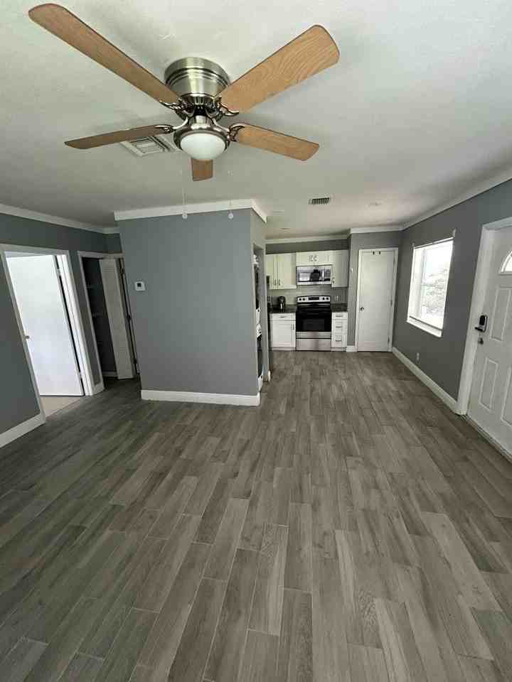 1435 Sw 24th Ct #B - Photo 5 of 12