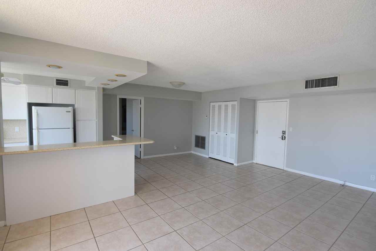 1236 Hillsboro Mile #508 - Photo 5 of 30