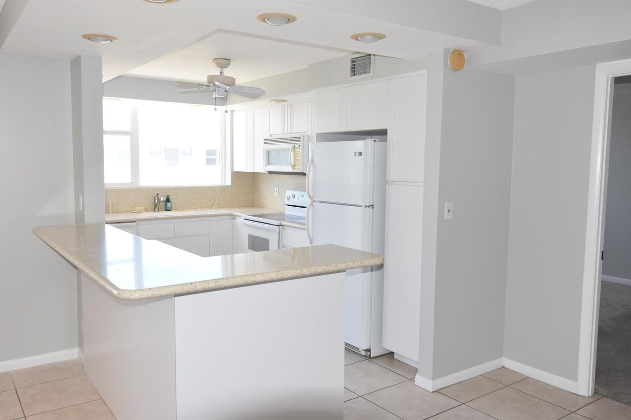 1236 Hillsboro Mile #508 - Photo 6 of 30
