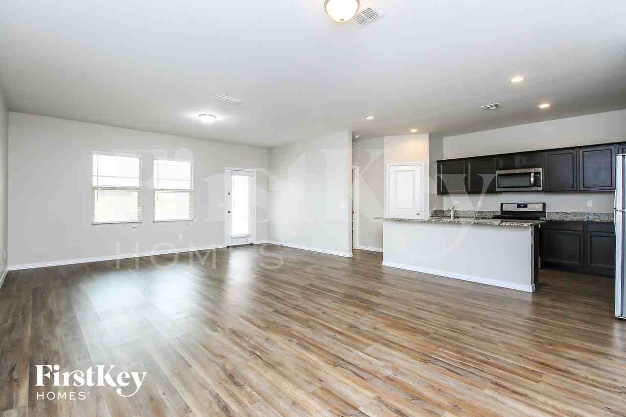 398 W Powell Dr - Photo 2 of 18